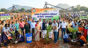 धनबाद में वृक्षारोपण अभियान को मिला जनसमर्थन